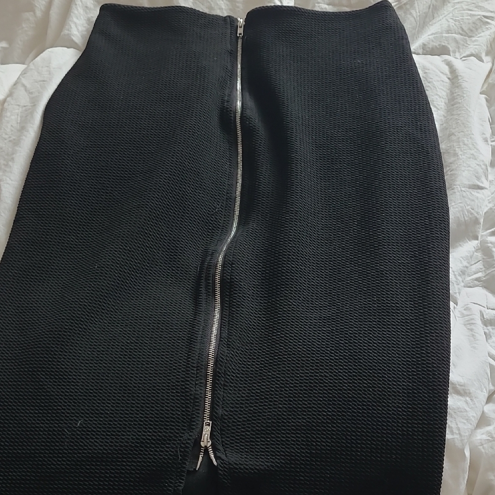 SHEIN Black Textured Pencil Skirt with Exposed Silver Center Zip